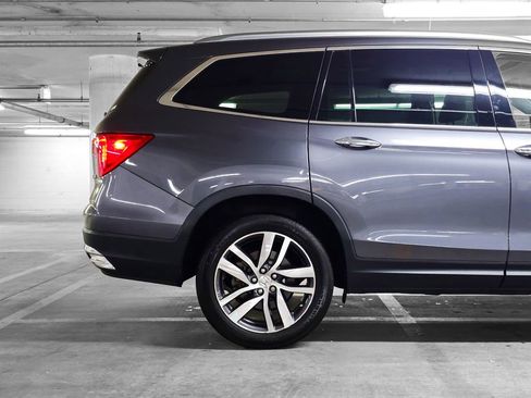 Used 2017 Honda Pilot Elite image 18