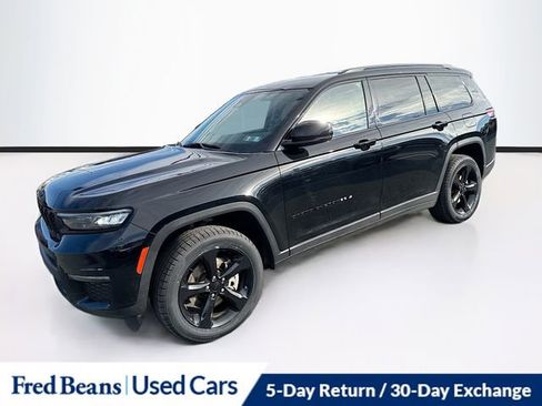 Used 2023 Jeep Grand Cherokee L Limited w/ Black Appearance Package AWD/4WD image 3