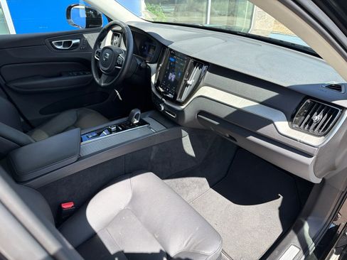 Used 2025 Volvo XC60 B5 Plus AWD/4WD image 27