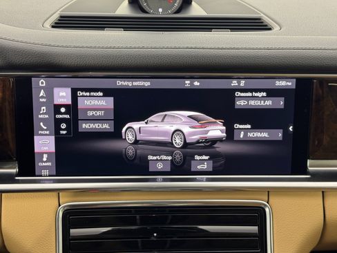 Used 2021 Porsche Panamera w/ Premium Package image 27