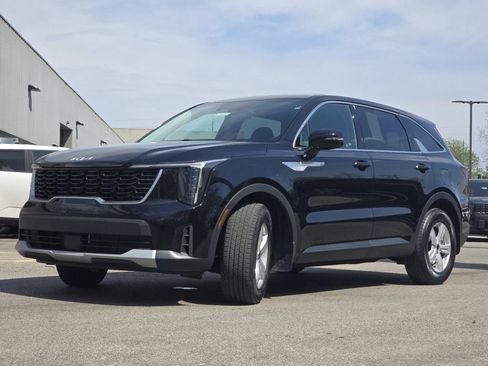 Used 2025 Kia Sorento LX FWD image 11