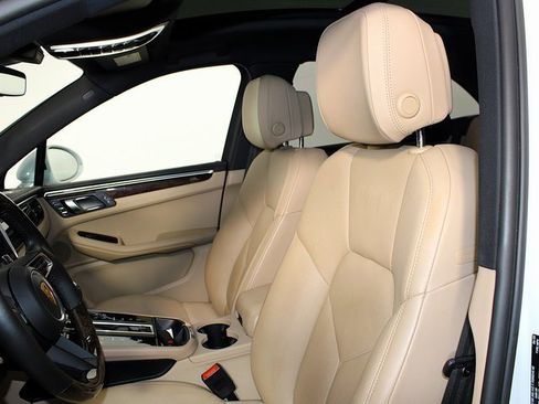 Certified 2022 Porsche Macan S image 21