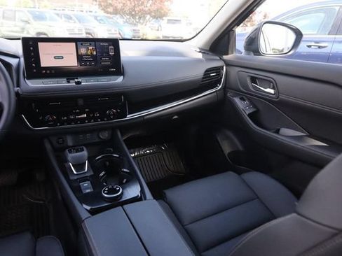 Certified 2025 Nissan Rogue SL w/ Tech Package AWD/4WD image 28