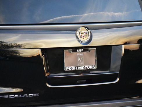 Used 2015 Cadillac Escalade Premium image 13