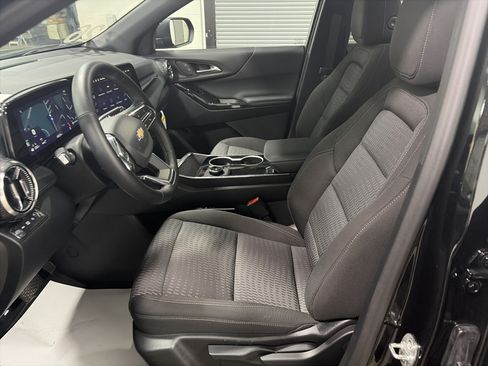 Used 2026 Chevrolet Equinox LT AWD/4WD image 11