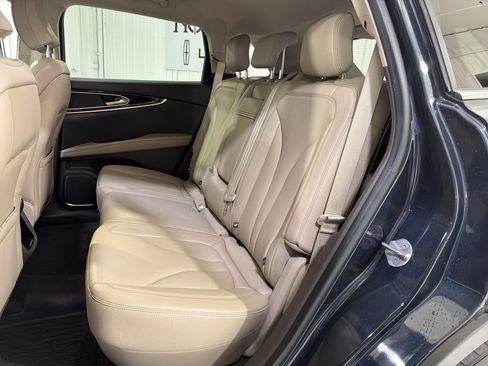 Used 2023 Lincoln Nautilus FWD w/ Premium Package image 9