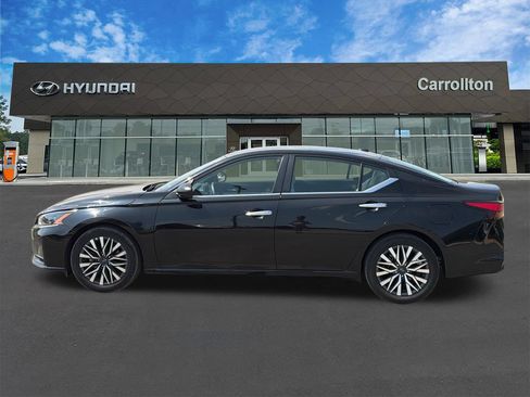 Used 2025 Nissan Altima 2.5 SV FWD image 8