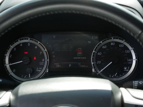 Used 2023 Toyota Highlander XLE AWD/4WD image 17