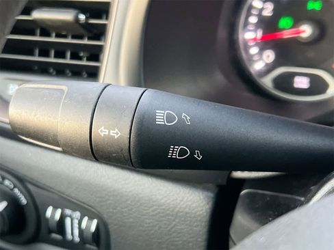 Used 2023 Jeep Renegade Latitude image 27