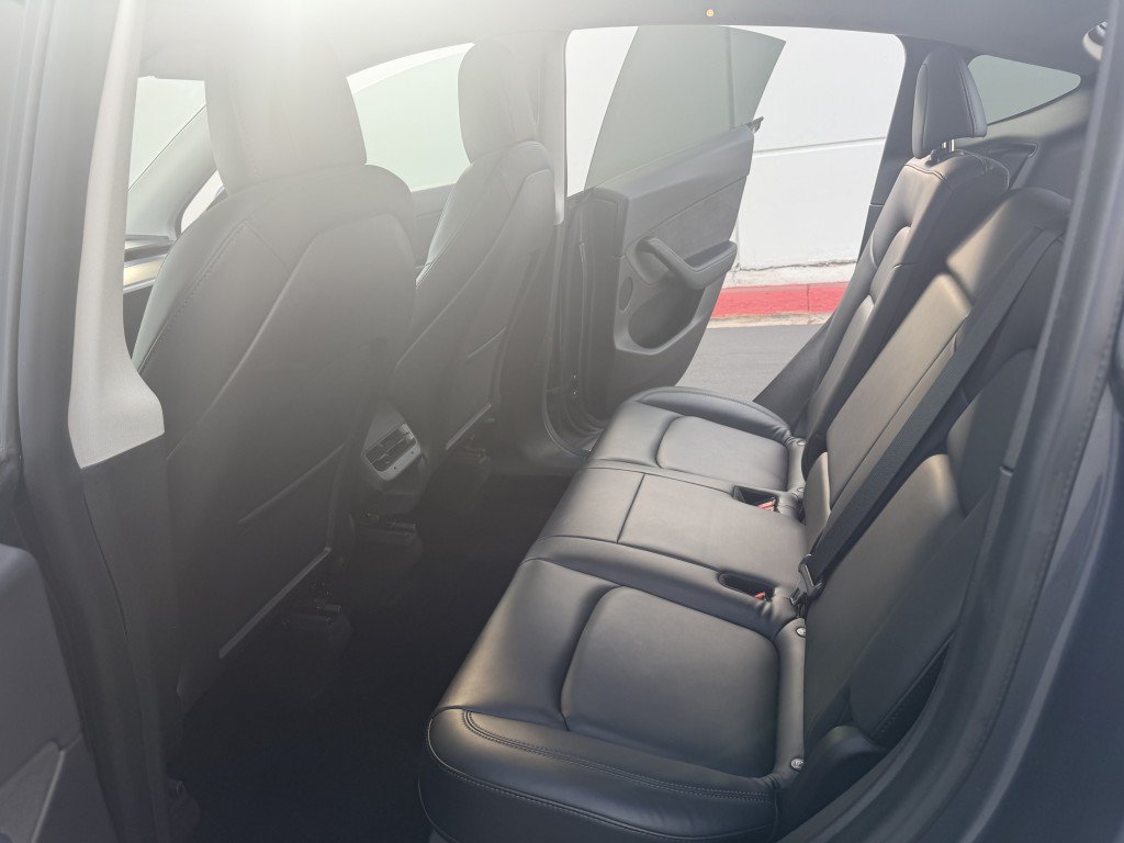 Used 2021 Tesla Model Y Long Range AWD/4WD image 15
