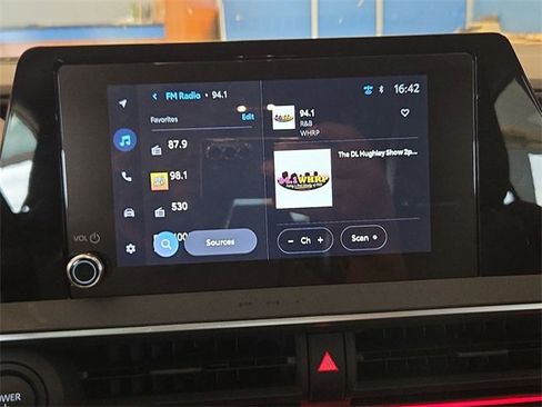 Used 2025 Toyota Prius Plug-In Hybrid image 16