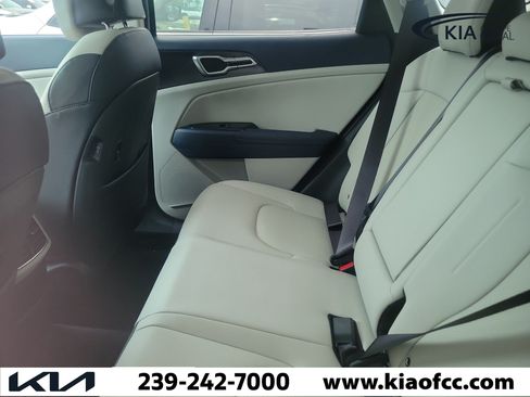 Certified 2025 Kia Sportage EX w/ EX Premium Package AWD/4WD image 9