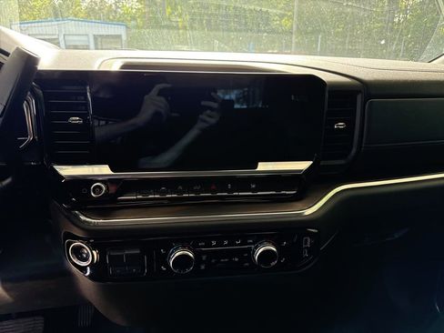 Used 2025 GMC Sierra 1500 SLT image 6