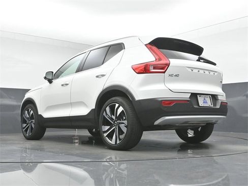 Used 2024 Volvo XC40 B5 Plus w/ Protection Package Premier image 39