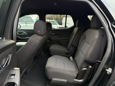 Used 2022 Chevrolet Traverse LT image 14