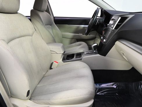Used 2010 Subaru Outback 2.5i Premium image 16