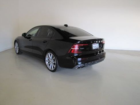 Used 2020 Volvo S60 T5 Momentum w/ Premium Package FWD image 23