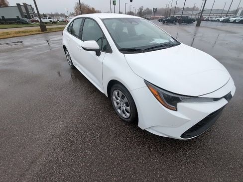Certified 2025 Toyota Corolla LE image 1