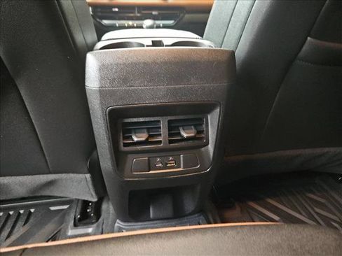 Used 2025 GMC Canyon AT4 w/ Technology Plus Package AWD/4WD image 17