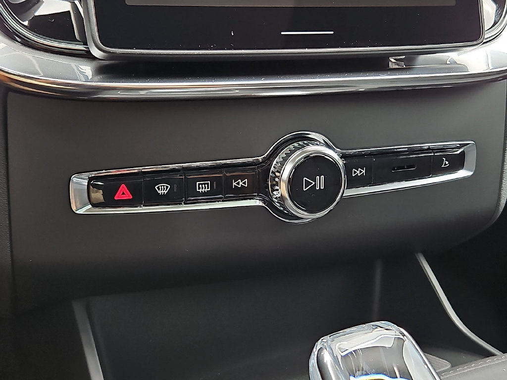 New 2026 Volvo XC90 T8 Plus w/ Protection Package Premier AWD/4WD image 15