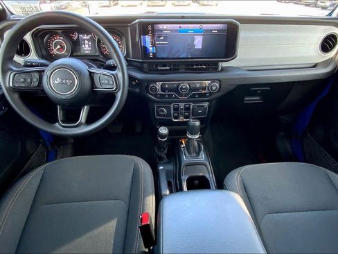 Used 2025 Jeep Gladiator Sport image 15