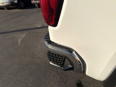 Used 2024 GMC Sierra 1500 SLT image 14