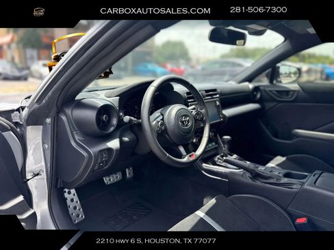 Used 2024 Toyota GR86 Premium RWD image 17