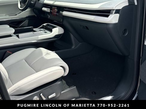New 2026 Lincoln Navigator Reserve AWD/4WD image 14