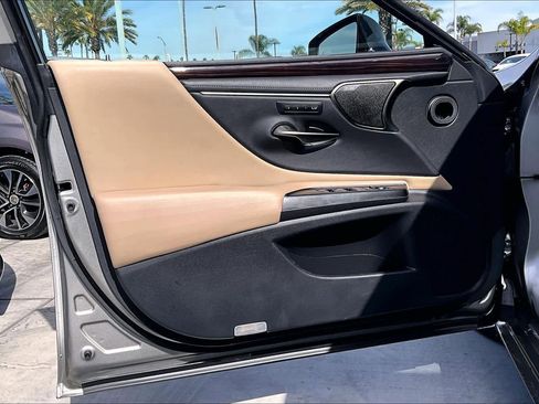 Used 2019 Lexus ES 350 Ultra Luxury w/ Accessory Package image 21