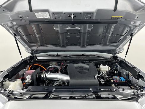 Used 2016 Toyota Tacoma TRD Sport image 18