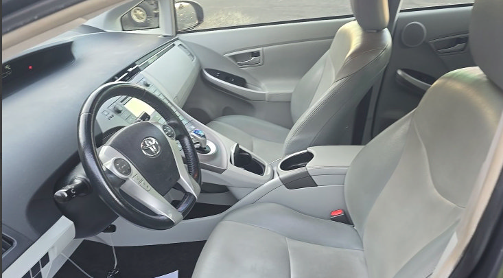Used 2014 Toyota Prius Four FWD image 16