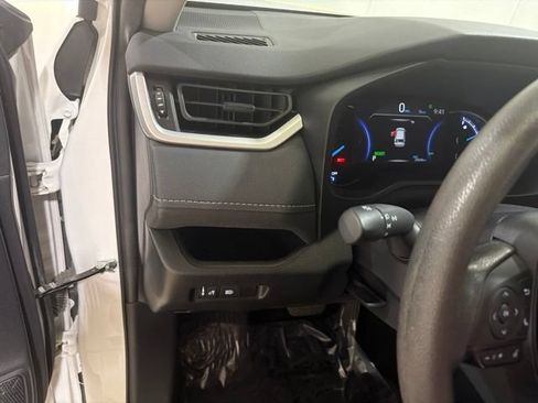 Used 2024 Toyota RAV4 LE AWD/4WD image 15