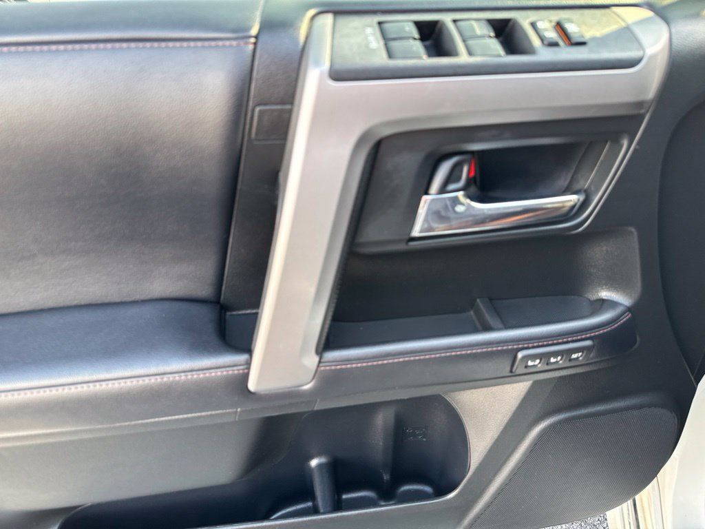 Used 2018 Toyota 4Runner Limited AWD/4WD image 19