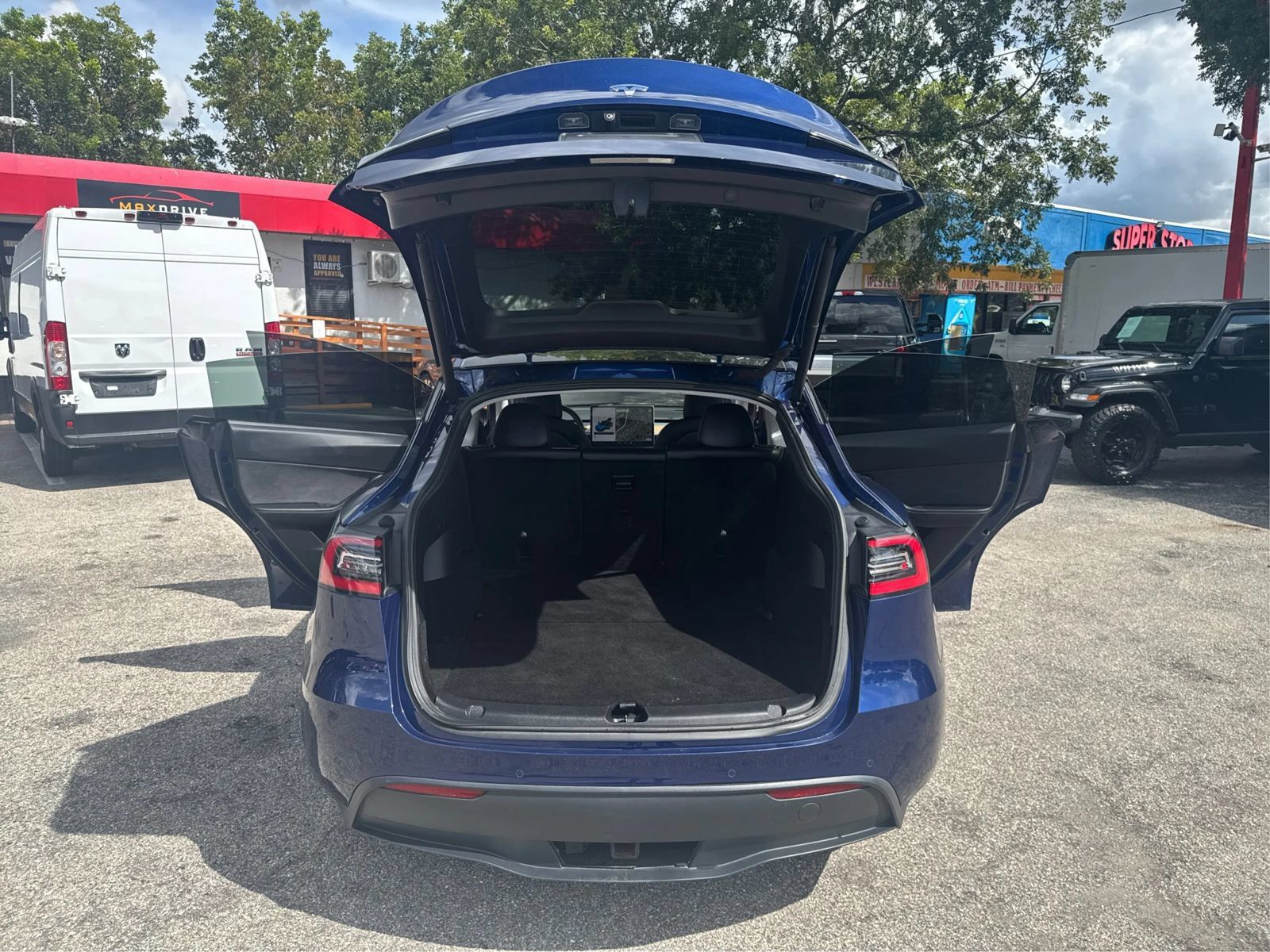 Used 2021 Tesla Model Y Long Range AWD/4WD image 12