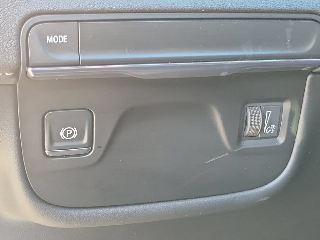 Used 2024 Cadillac Escalade Luxury RWD image 17