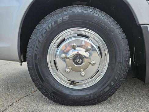 Used 2014 Mercedes-Benz Sprinter 3500 image 9