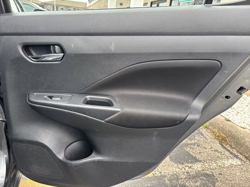 Used 2022 Nissan Versa SV image 38