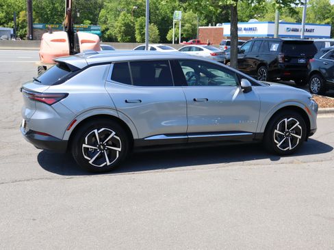 Used 2025 Chevrolet Equinox EV LT FWD image 11