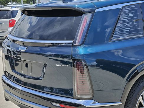 New 2026 Cadillac Vistiq Luxury w/ LPO, Floor Liner Package image 10