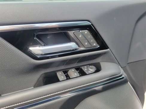 New 2025 GMC Sierra EV Denali image 8