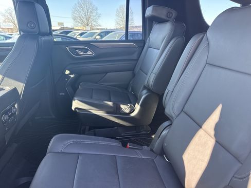 Used 2021 Chevrolet Suburban LT w/ LT Signature Package image 13