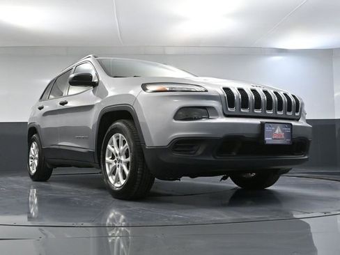 Used 2017 Jeep Cherokee Sport w/ Cold Weather Group image 48