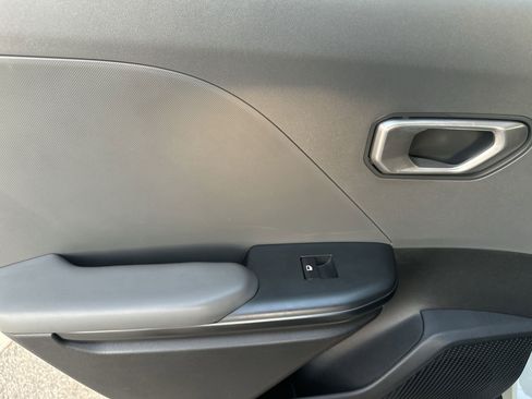 Used 2025 Kia K4 LXS image 27