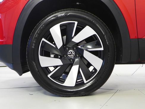 Certified 2025 Volkswagen Atlas Cross Sport SE FWD image 5