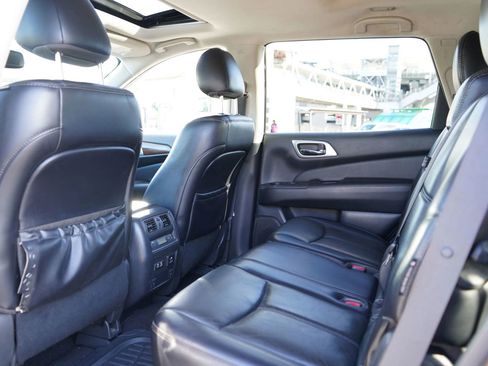 Used 2020 Nissan Pathfinder Platinum image 16