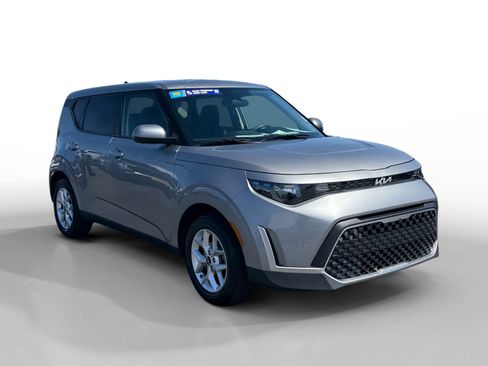 Used 2024 Kia Soul LX w/ Option Group 015 FWD image 7