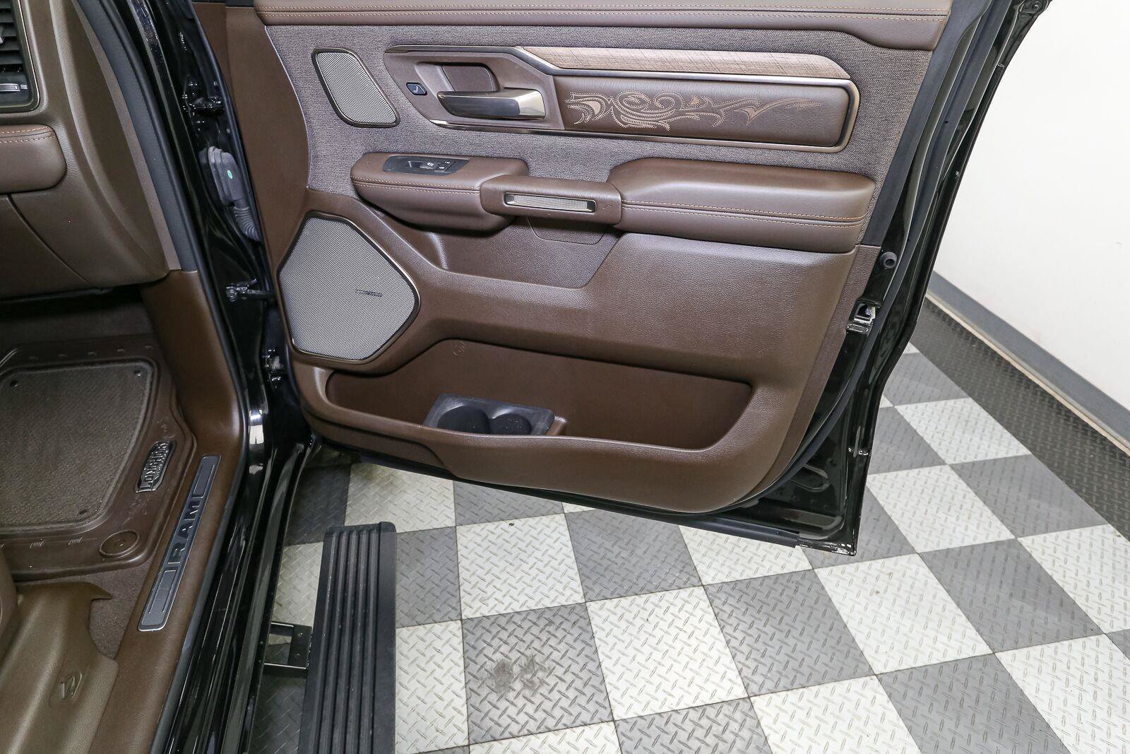 Used 2025 RAM 1500 Limited AWD/4WD image 24