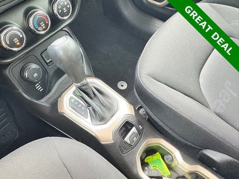 Used 2016 Jeep Renegade Latitude w/ Advanced Technology Group AWD/4WD image 23