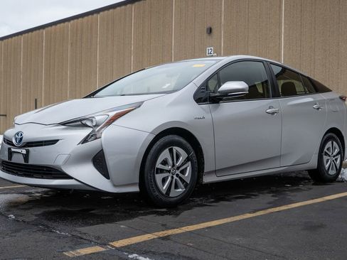Used 2016 Toyota Prius Three image 4