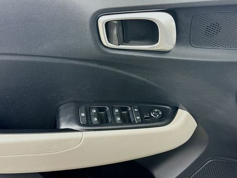 Used 2024 Hyundai Venue SEL image 12